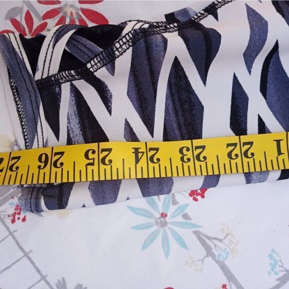 Athletic Collection M White Black Geometric Pattern Gym Women's Leggings - Picture 7 of 7